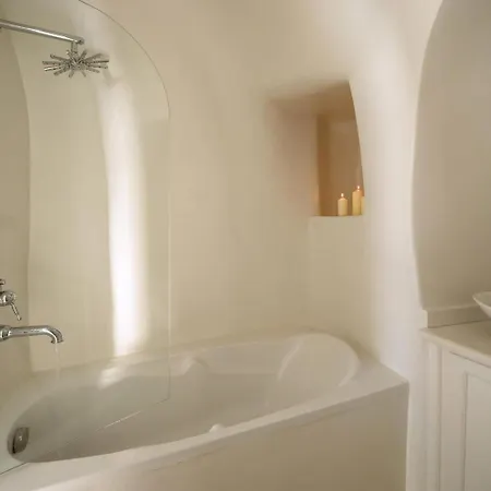 Vila Luxury Retreat In Lathouri Cave Private Plunge Pool Breathtaking Aegean Views Oia